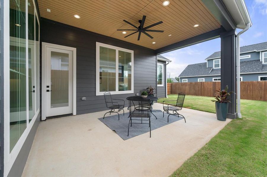Exterior details and patio area of a home in , Roanoke (Image 3).