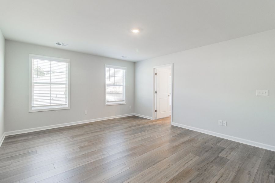 Spacious, unfurnished interior of a new home in Bluefield, Lexington (Image 23).