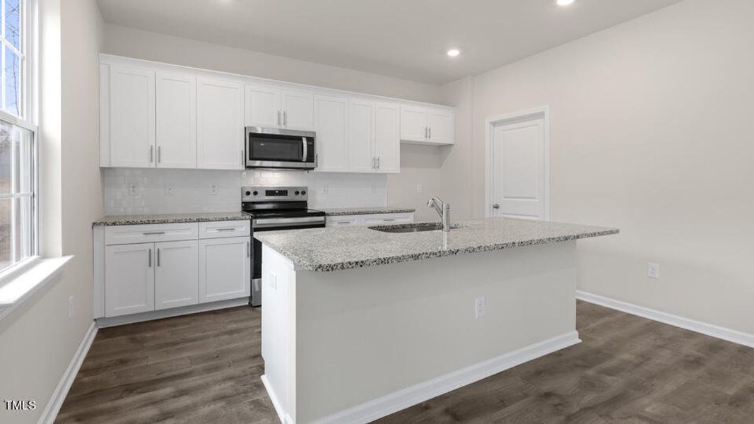 dr-horton-baker-farm-lot-116-017