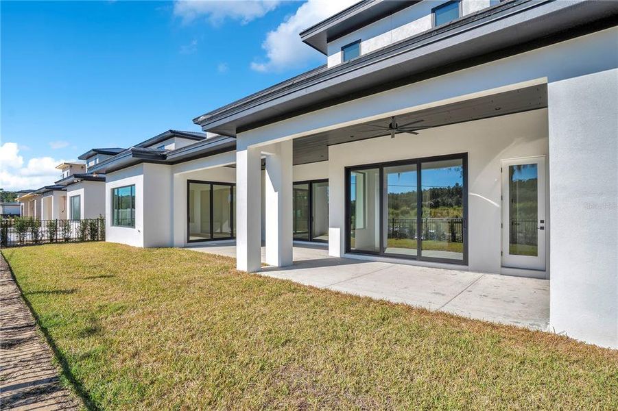 Exterior details and patio area of a home in , Orlando (Image 33).