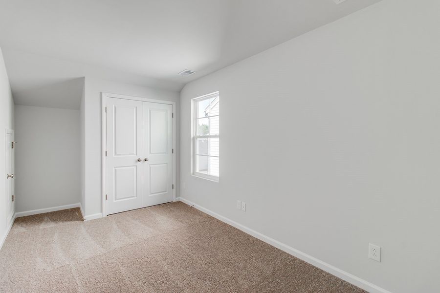 Spacious, unfurnished interior of a new home in Bluefield, Lexington (Image 27).