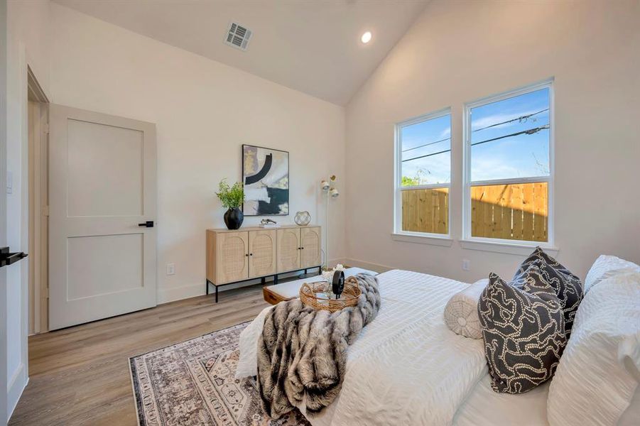 Furnished interior view inside a new home in , Fort Worth (Image 7).