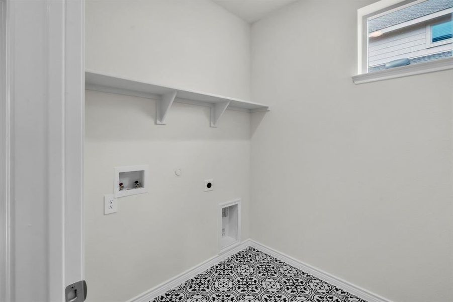 Spacious, unfurnished interior of a new home in The Landing at Hidden Lakes, McKinney (Image 19).