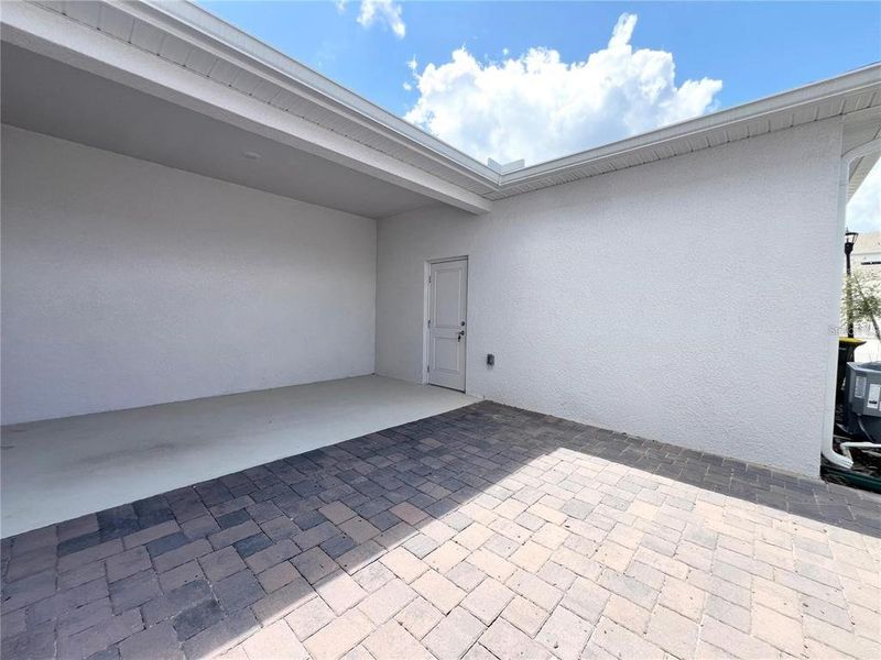 Exterior details and patio area of a home in , Clermont (Image 32).