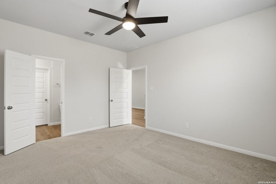 Spacious, unfurnished interior of a new home in Melissa Ranch, San Antonio (Image 18).