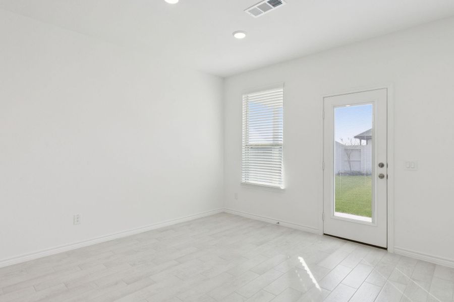 Spacious, unfurnished interior of a new home in River Ranch, Dayton (Image 28).