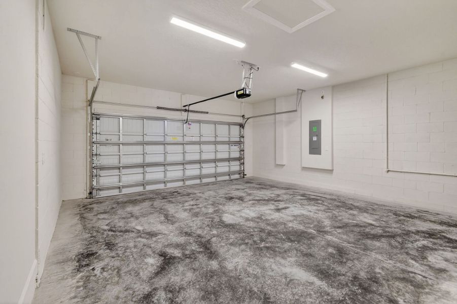 Spacious, unfurnished interior of a new home in Del Webb Tradition, Port St. Lucie (Image 24).