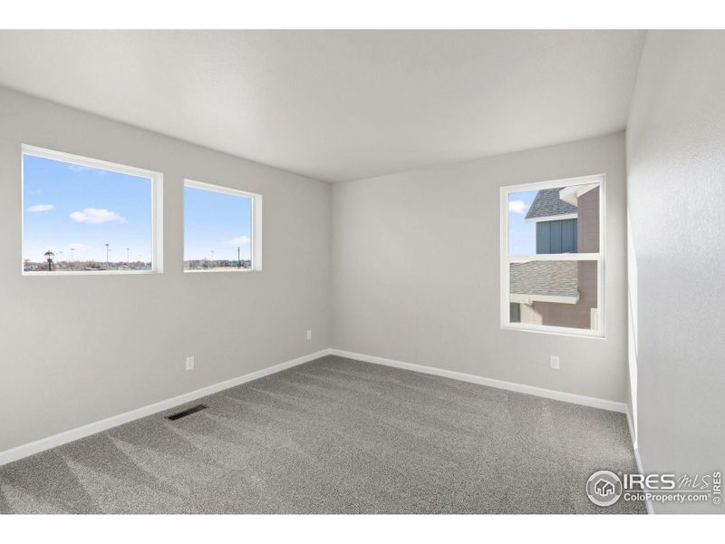 Spacious, unfurnished interior of a new home in Cordovan, Longmont (Image 23).