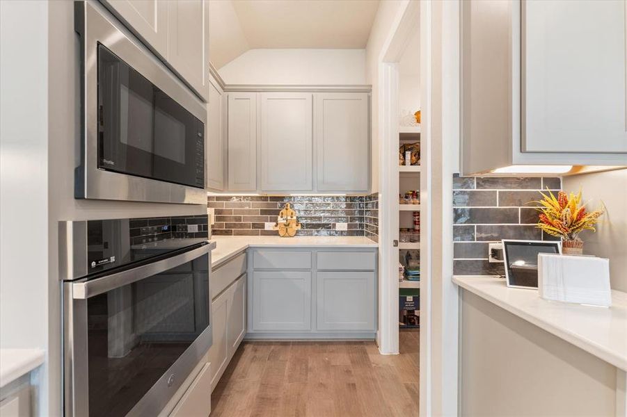 Additional kitchen storage space and a handy pantry knook