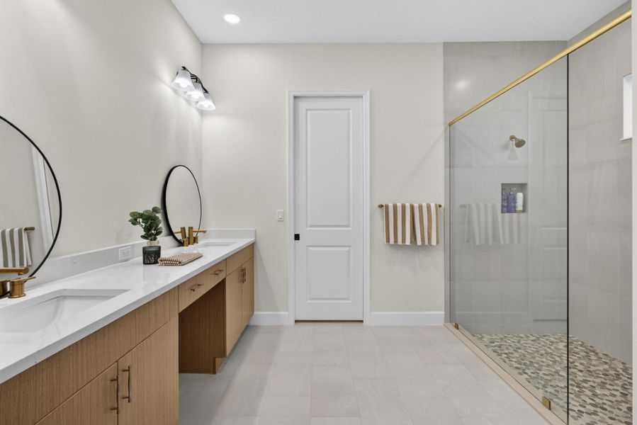 Master Bedroom Bathroom