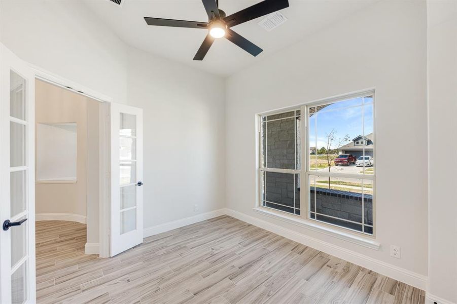 Spacious, unfurnished interior of a new home in Silo Mills Classic 60, Joshua (Image 13). Spacious, unfurnished interior of a new home in Silo Mills Classic 60, Joshua (Image 13).