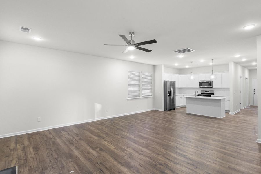 Representative unfurnished interior of a home built from the Congaree by Veranda Homes in Hitchcock Preserve 55', Aiken (Image 18).
