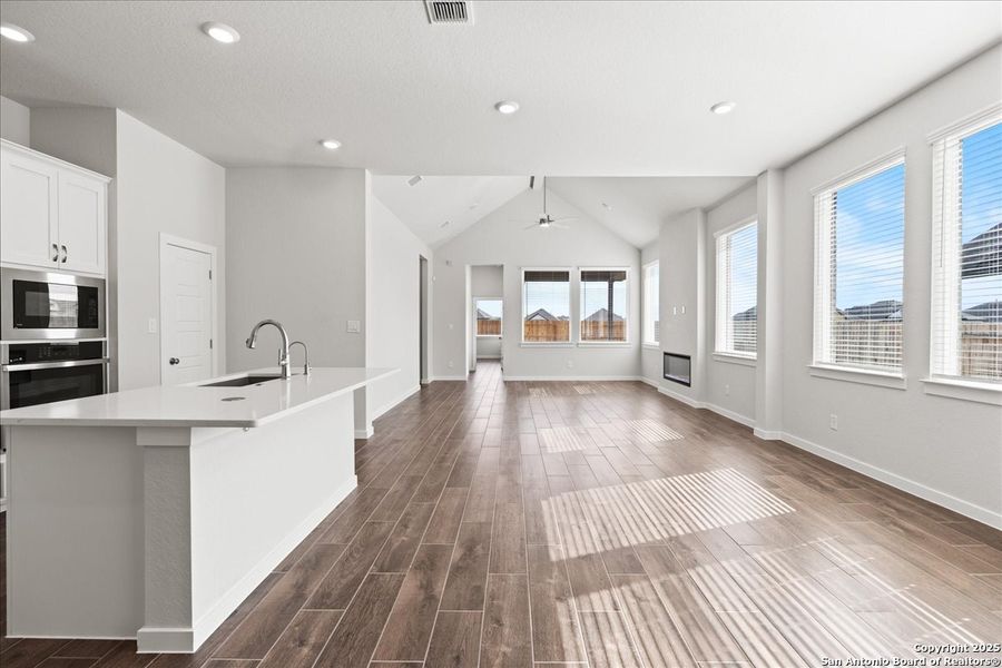 Spacious, unfurnished interior of a new home in Village at Three Oaks, Seguin (Image 16). Spacious, unfurnished interior of a new home in Village at Three Oaks, Seguin (Image 16).