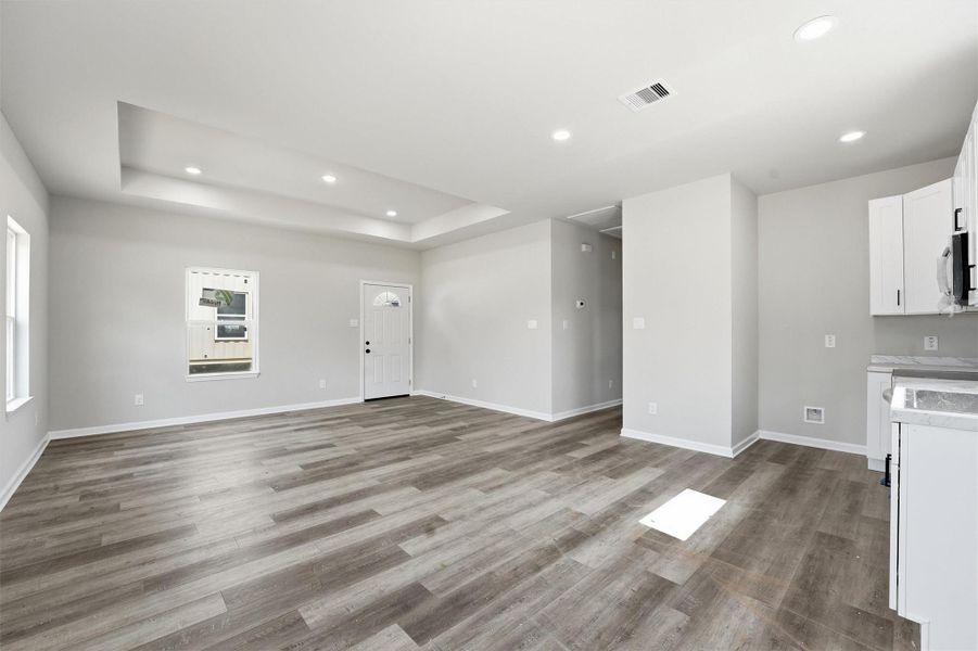 Spacious, unfurnished interior of a new home in , Beaumont (Image 8).