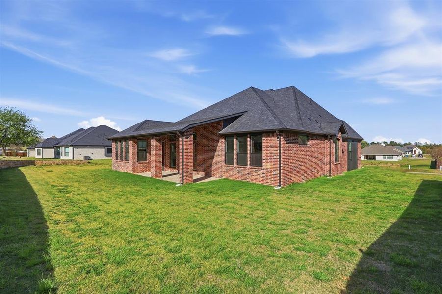Exterior details and patio area of a home in , Athens (Image 3).