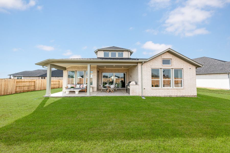 Exterior details and patio area of a home in Ellwood, Iowa Colony (Image 3).