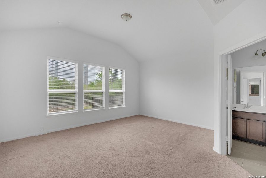 Spacious, unfurnished interior of a new home in , San Antonio (Image 18).