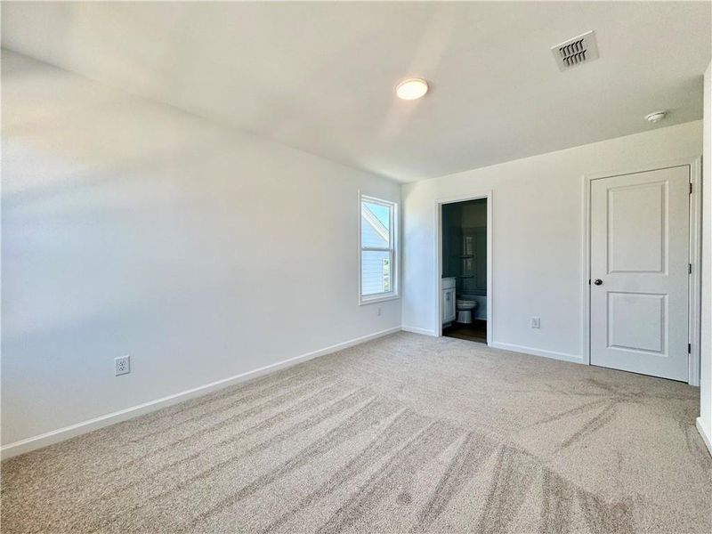 Spacious, unfurnished interior of a new home in Eastlyn Crossing, Flowery Branch (Image 27).