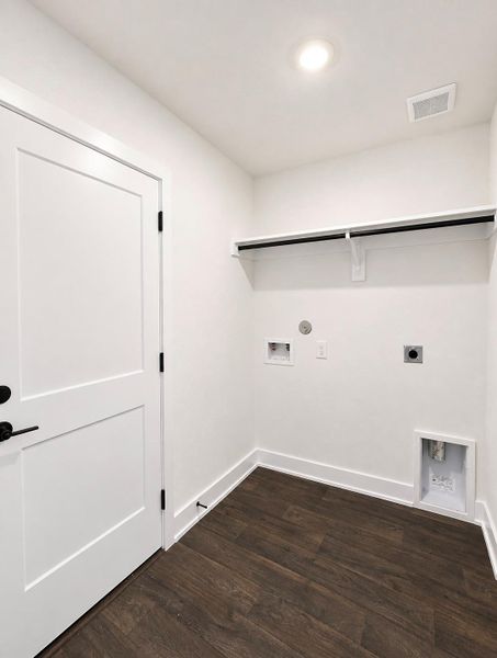 Spacious, unfurnished interior of a new home in River Ranch Trails, Dayton (Image 13).