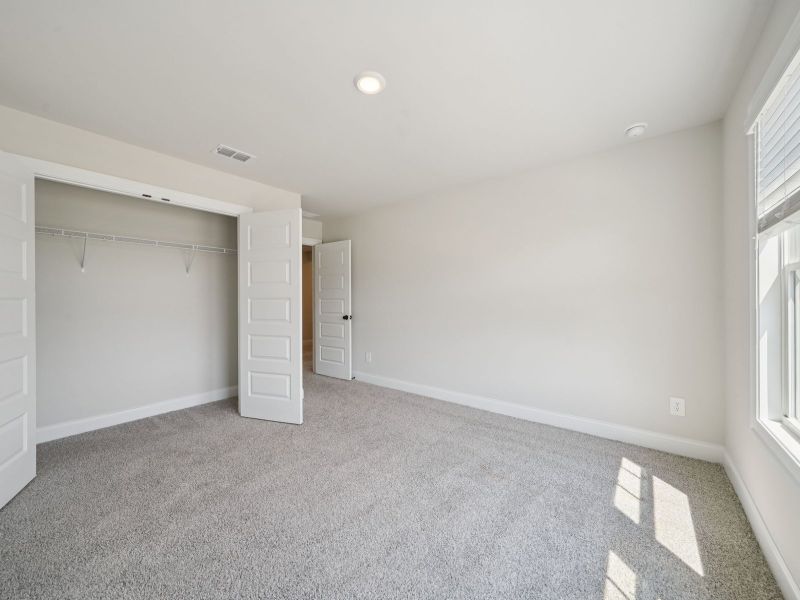 Spacious, unfurnished interior of a new home in Martin Springs - Estate Series, Lawrenceville (Image 20).