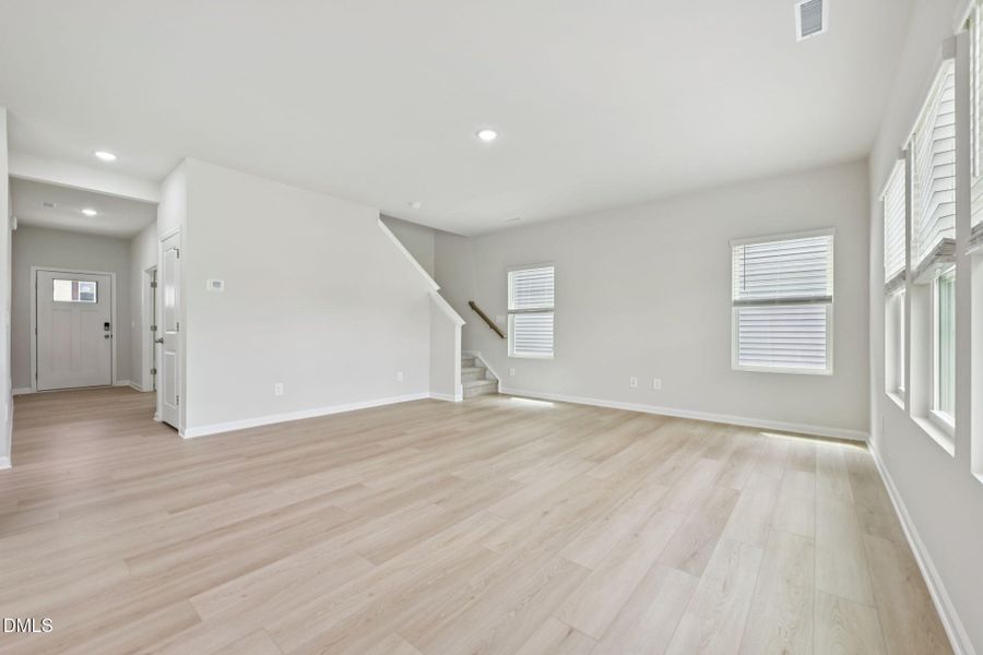 5-web-or-mls-Oak Manor - Raleigh - 716 D