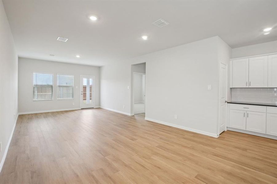 Spacious, unfurnished interior of a new home in Parks at Foster Crossing - Spring Series, Anna (Image 19). Spacious, unfurnished interior of a new home in Parks at Foster Crossing - Spring Series, Anna (Image 19).