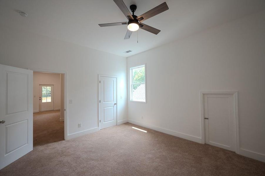Spacious, unfurnished interior of a new home in , Atlanta (Image 12).