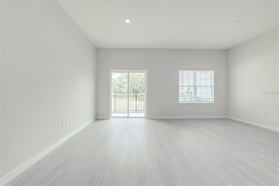 Spacious, unfurnished interior of a new home in , Kissimmee (Image 15).
