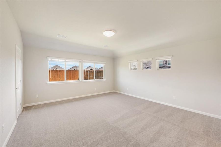 Spacious, unfurnished interior of a new home in Eagle Glen Elements, Alvarado (Image 21).