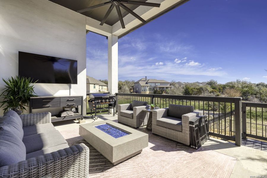 Exterior details and patio area of a home in Vintage Oaks, New Braunfels (Image 3).