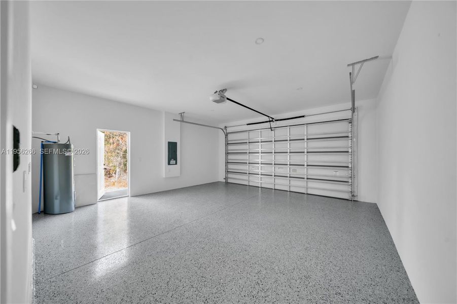 Spacious, unfurnished interior of a new home in , Lehigh Acres (Image 19).