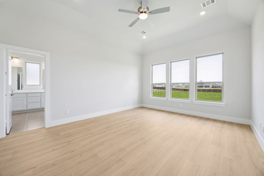 Representative unfurnished interior of a home built from the Belmont by Centre Living Homes in Ellis Ranch Estates, Waxahachie (Image 27).