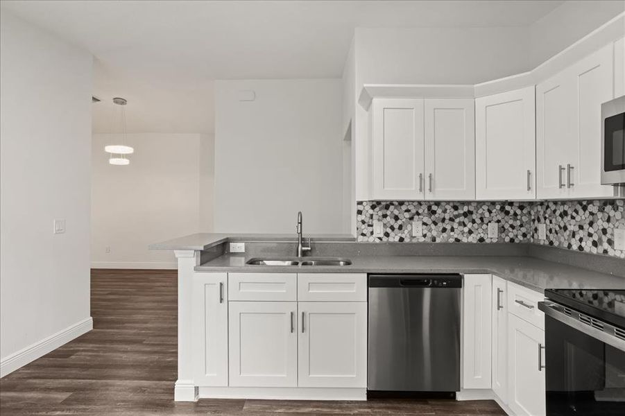 Furnished interior view inside a new home in , Leesburg (Image 10).