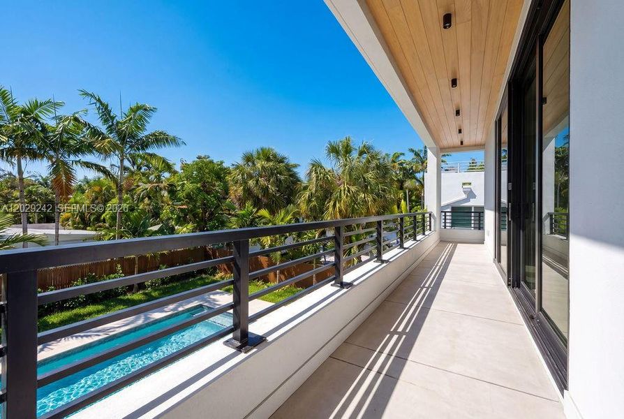 Exterior details and patio area of a home in , Fort Lauderdale (Image 32).