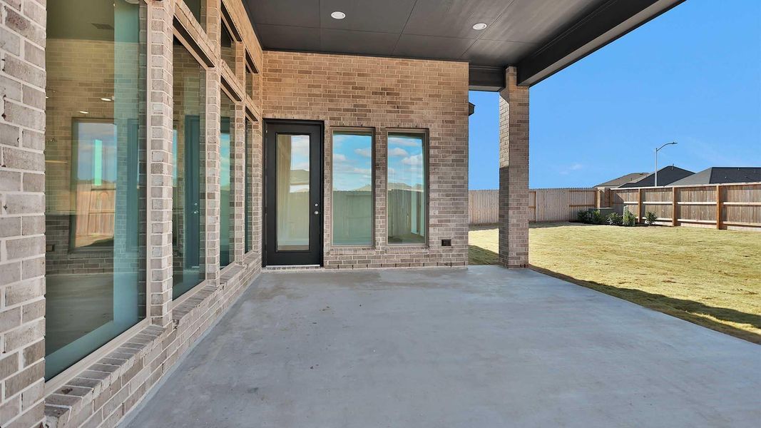 Exterior details and patio area of a home in Candela, Richmond (Image 3).