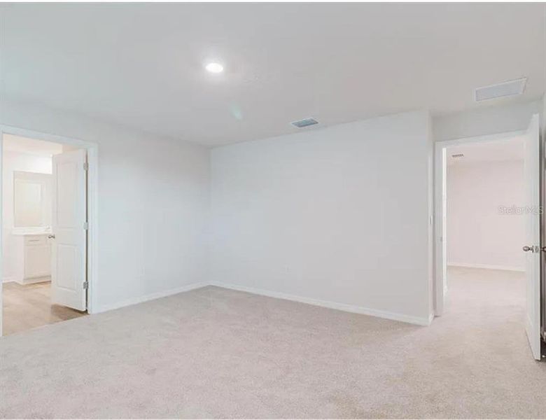 Spacious, unfurnished interior of a new home in Silverstone North, Palmetto (Image 21).