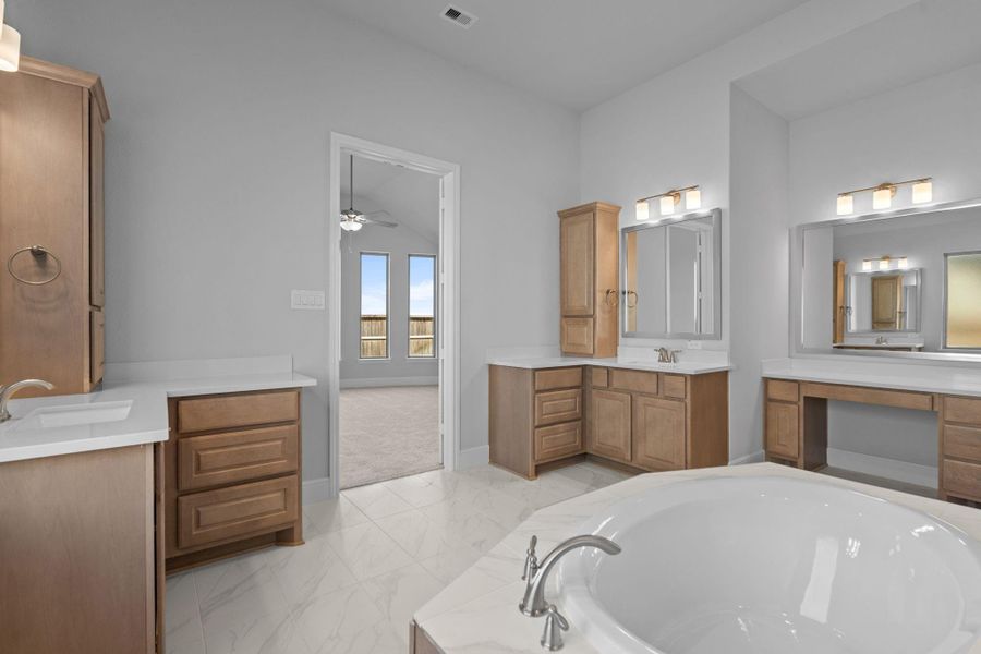 Furnished interior view inside a new home in Valencia 70', Manvel (Image 8).