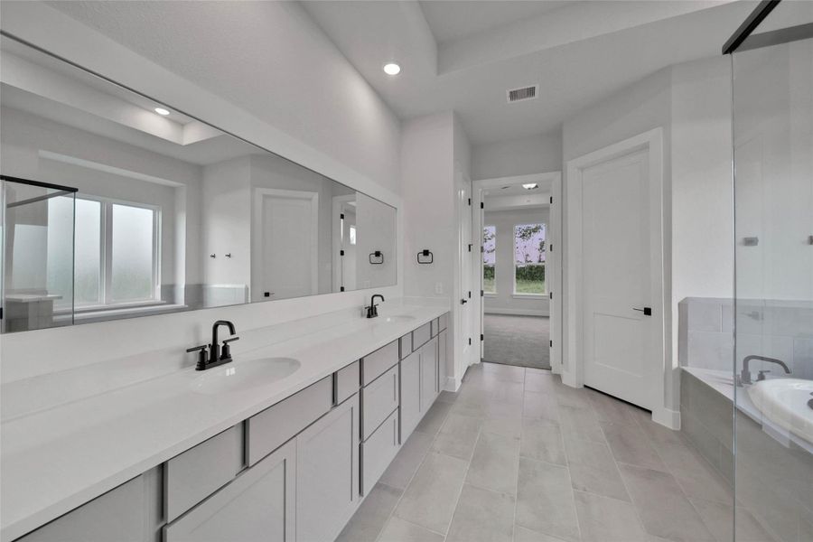 Furnished interior view inside a new home in , Rosharon (Image 13).