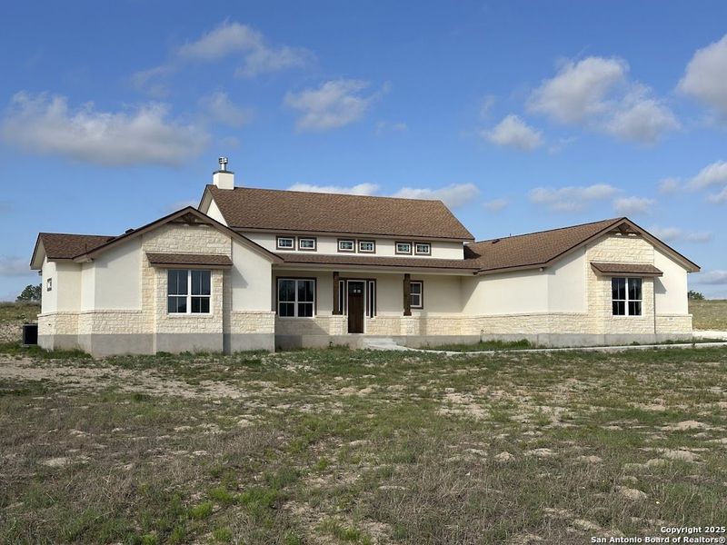 Exterior details and patio area of a home in , Floresville (Image 16).