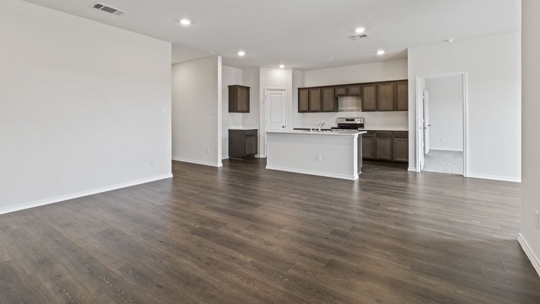 Spacious, unfurnished interior of a new home in Creeks at Burnett Trail, Canton (Image 27).