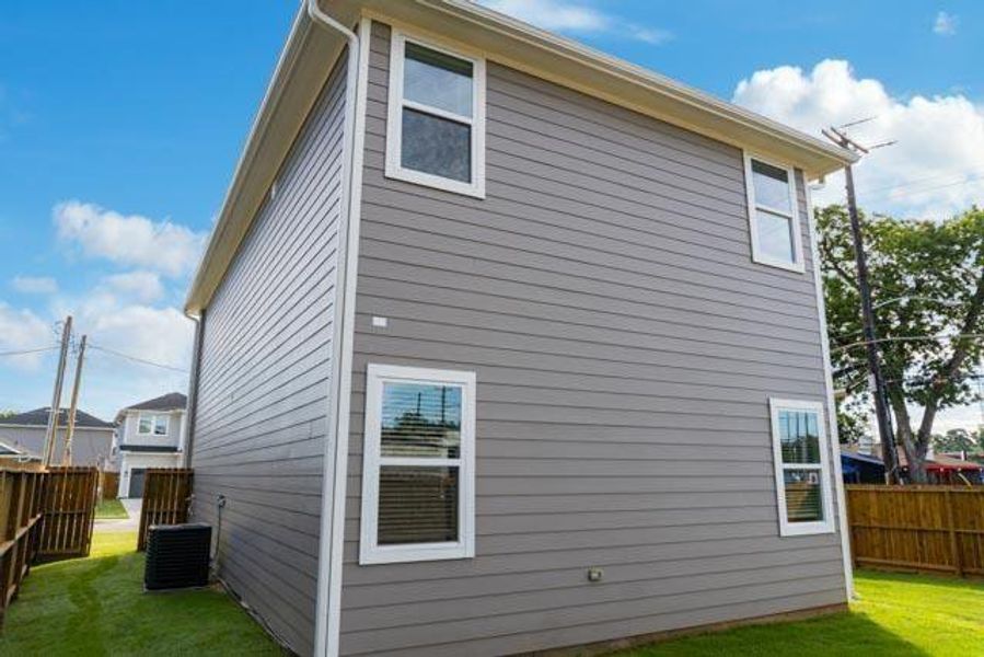 View of home's exterior