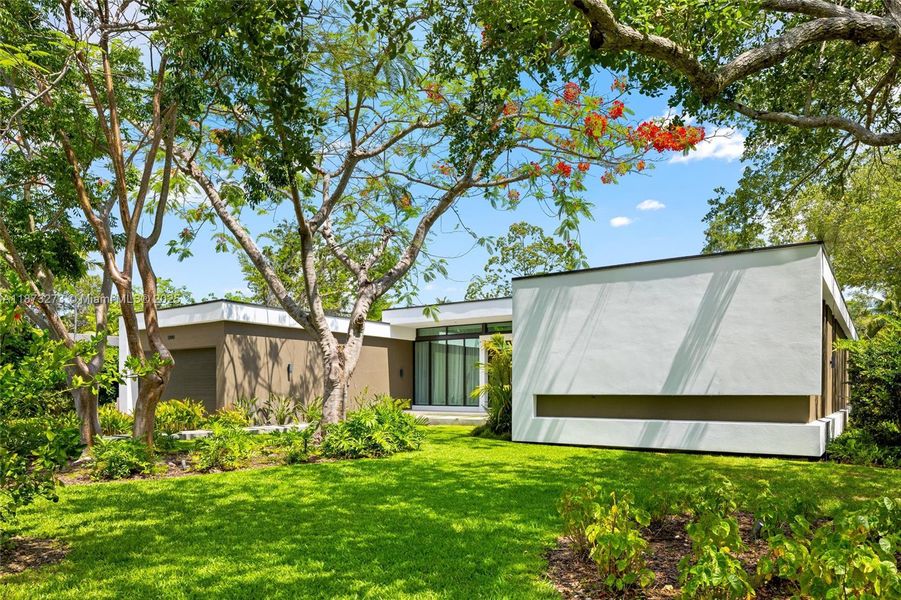 Front exterior of a new home in , Pinecrest, FL, highlighting curb appeal (Image 19).