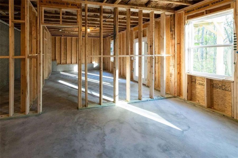 Spacious, unfurnished interior of a new home in Creekside Landing, Dallas (Image 29). Spacious, unfurnished interior of a new home in Creekside Landing, Dallas (Image 29).