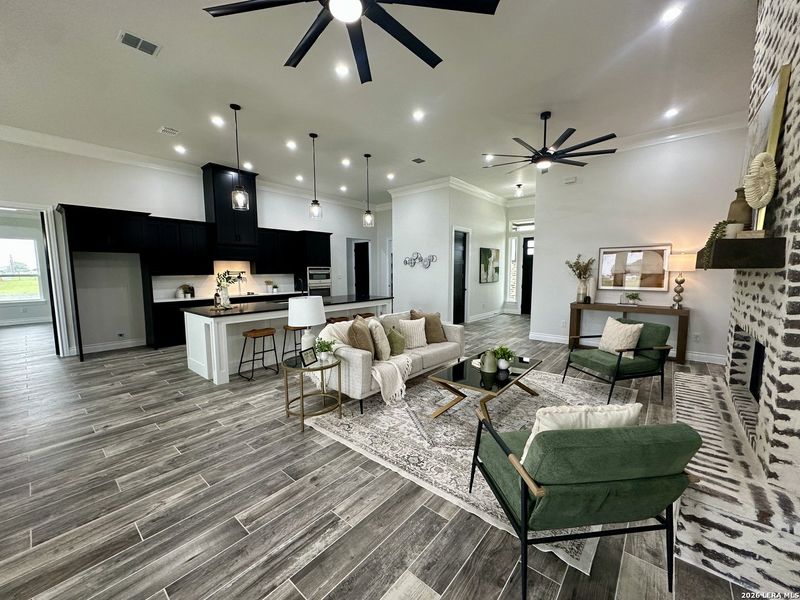 Furnished interior view inside a new home in , La Vernia (Image 31).
