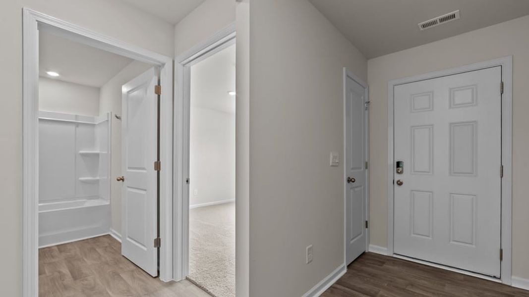 Spacious, unfurnished interior of a new home in Blair Ridge, La Grange (Image 15).
