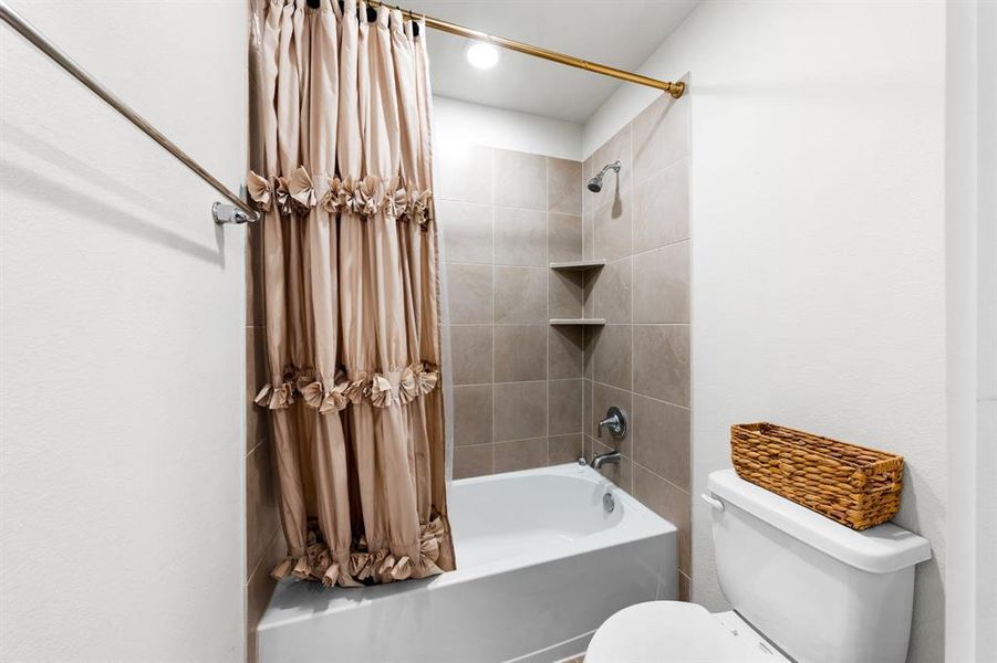 Furnished interior view inside a new home in Ambergrove, Royse City (Image 27).