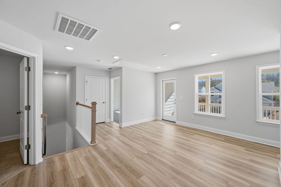 Spacious, unfurnished interior of a new home in Carriage Estates, Lexington (Image 33).