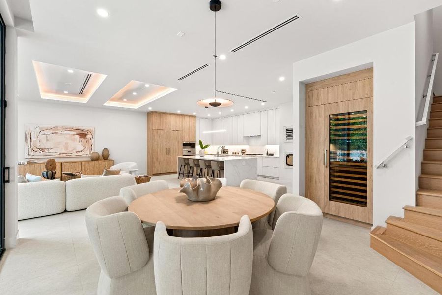 mls_DINING_LOOKING_IN_DT_RT