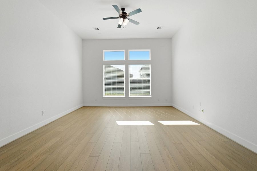 Spacious, unfurnished interior of a new home in Pecan Estates, Crosby (Image 18).