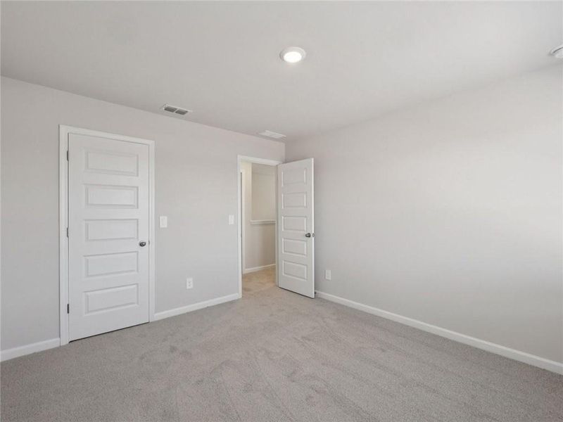 Spacious, unfurnished interior of a new home in Martin Springs - Estate Series, Lawrenceville (Image 17).